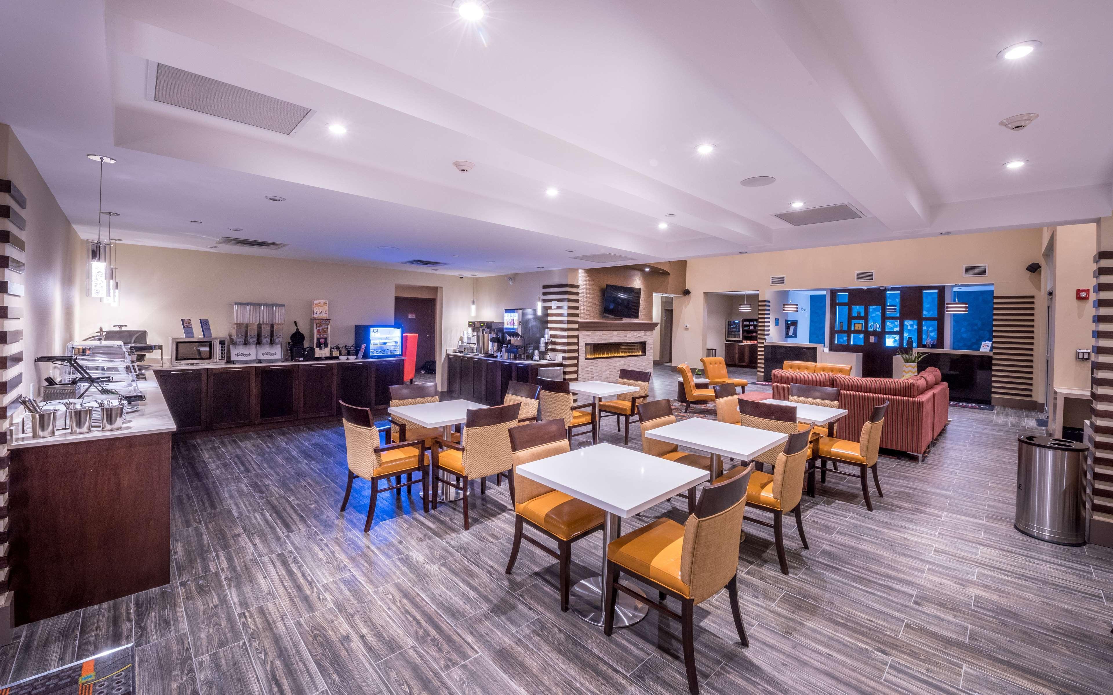 Best Western Plus Chateau Fort St. John Екстер'єр фото
