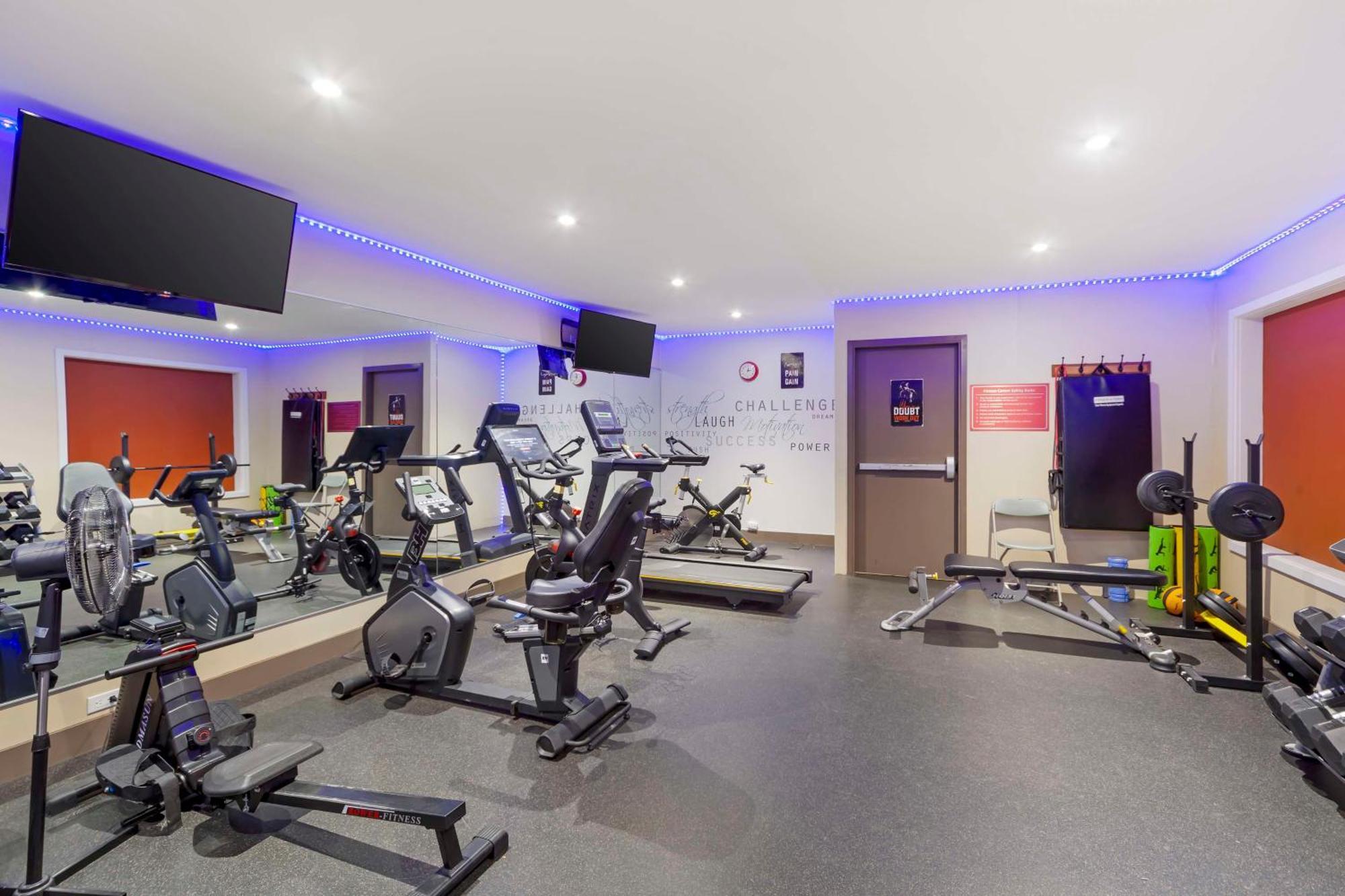 Best Western Plus Chateau Fort St. John Екстер'єр фото