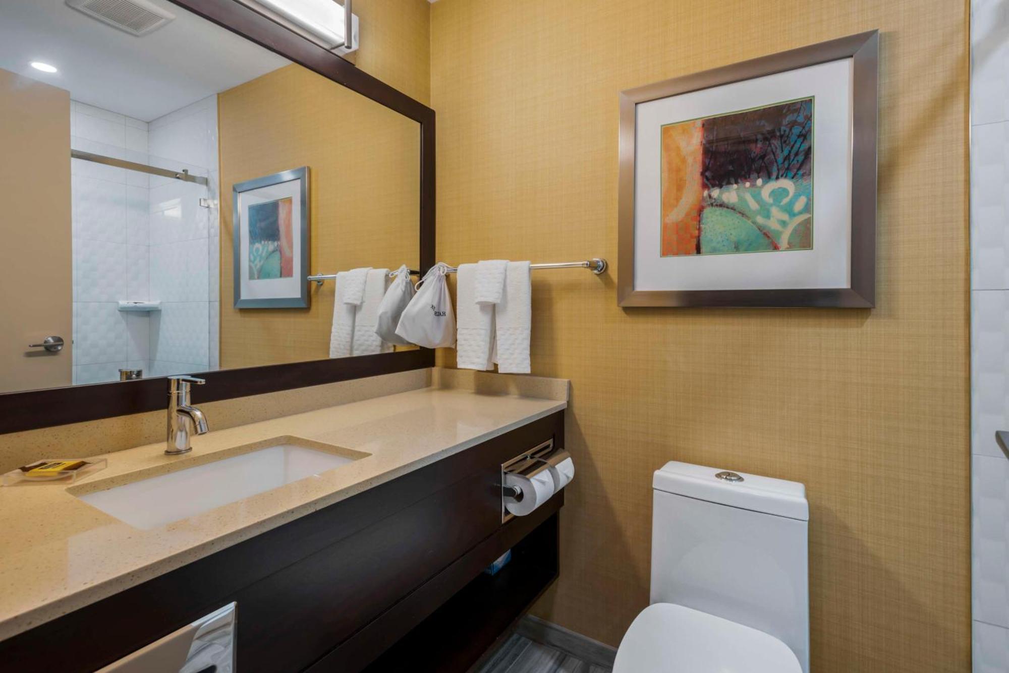 Best Western Plus Chateau Fort St. John Екстер'єр фото