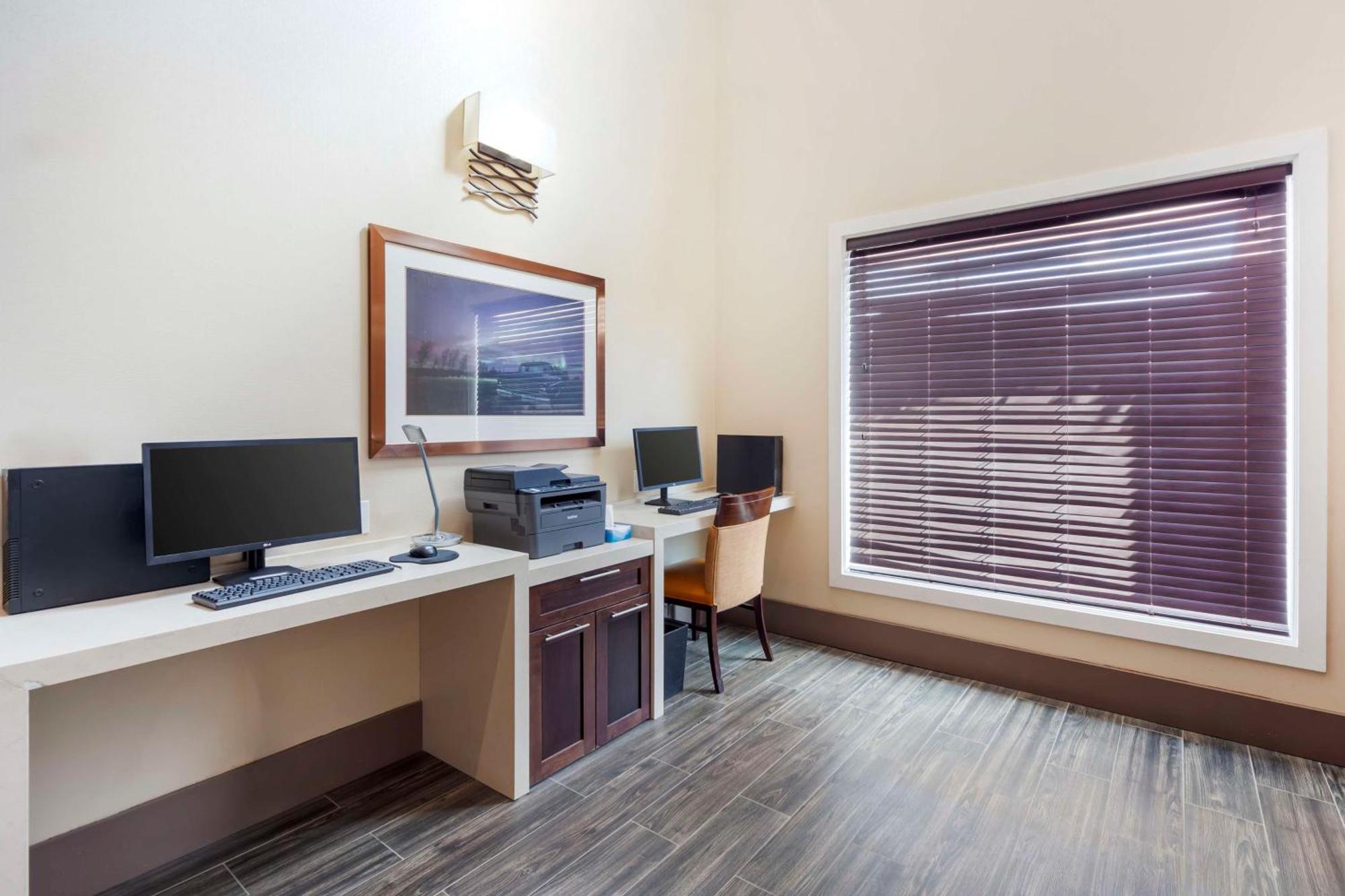 Best Western Plus Chateau Fort St. John Екстер'єр фото