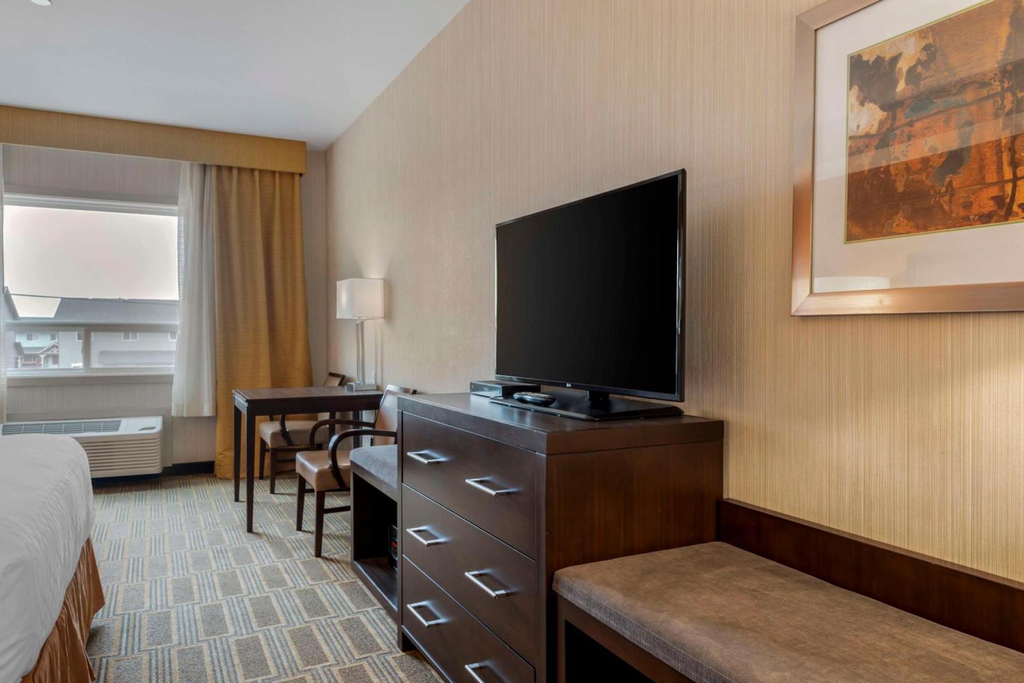 Best Western Plus Chateau Fort St. John Екстер'єр фото