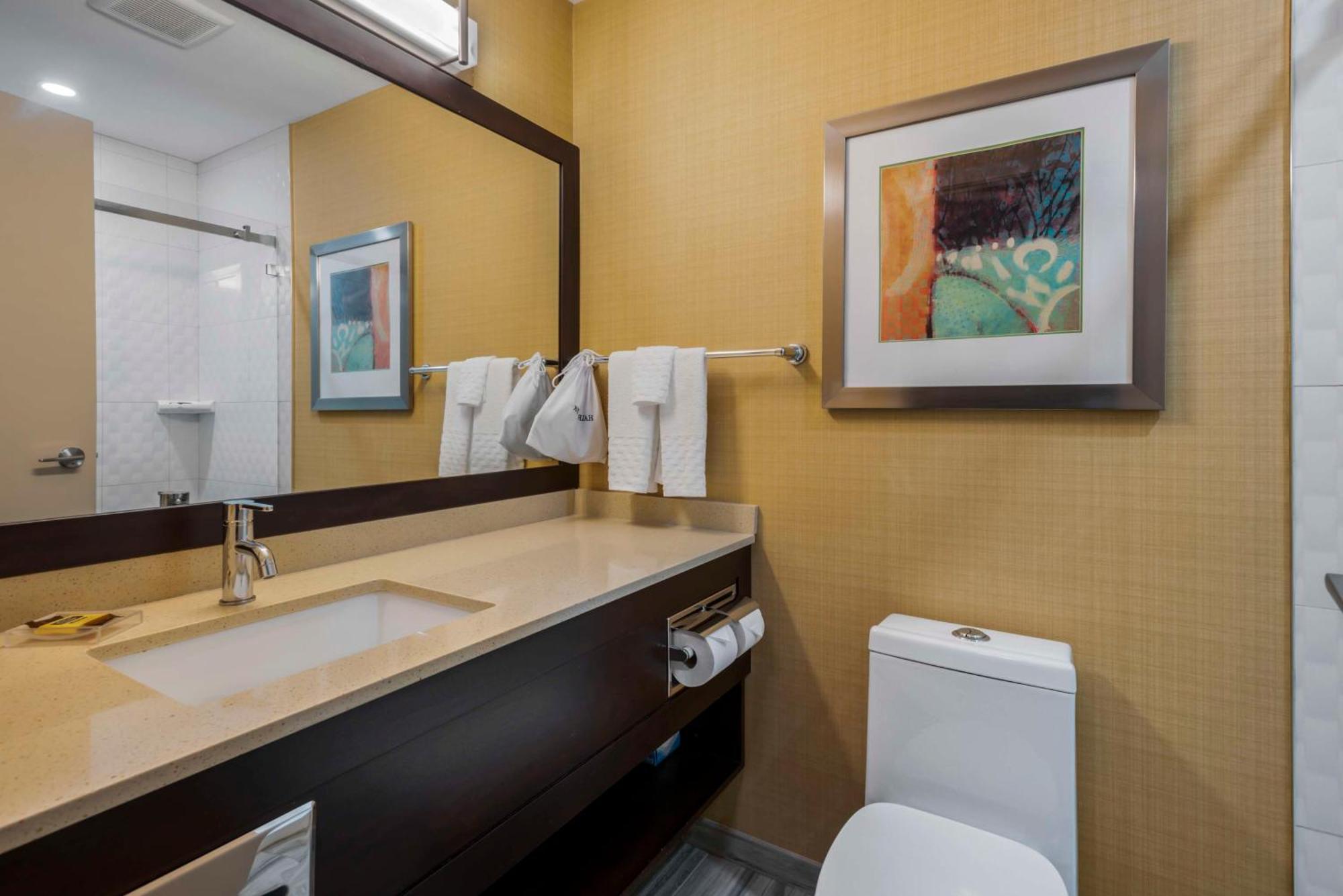 Best Western Plus Chateau Fort St. John Екстер'єр фото