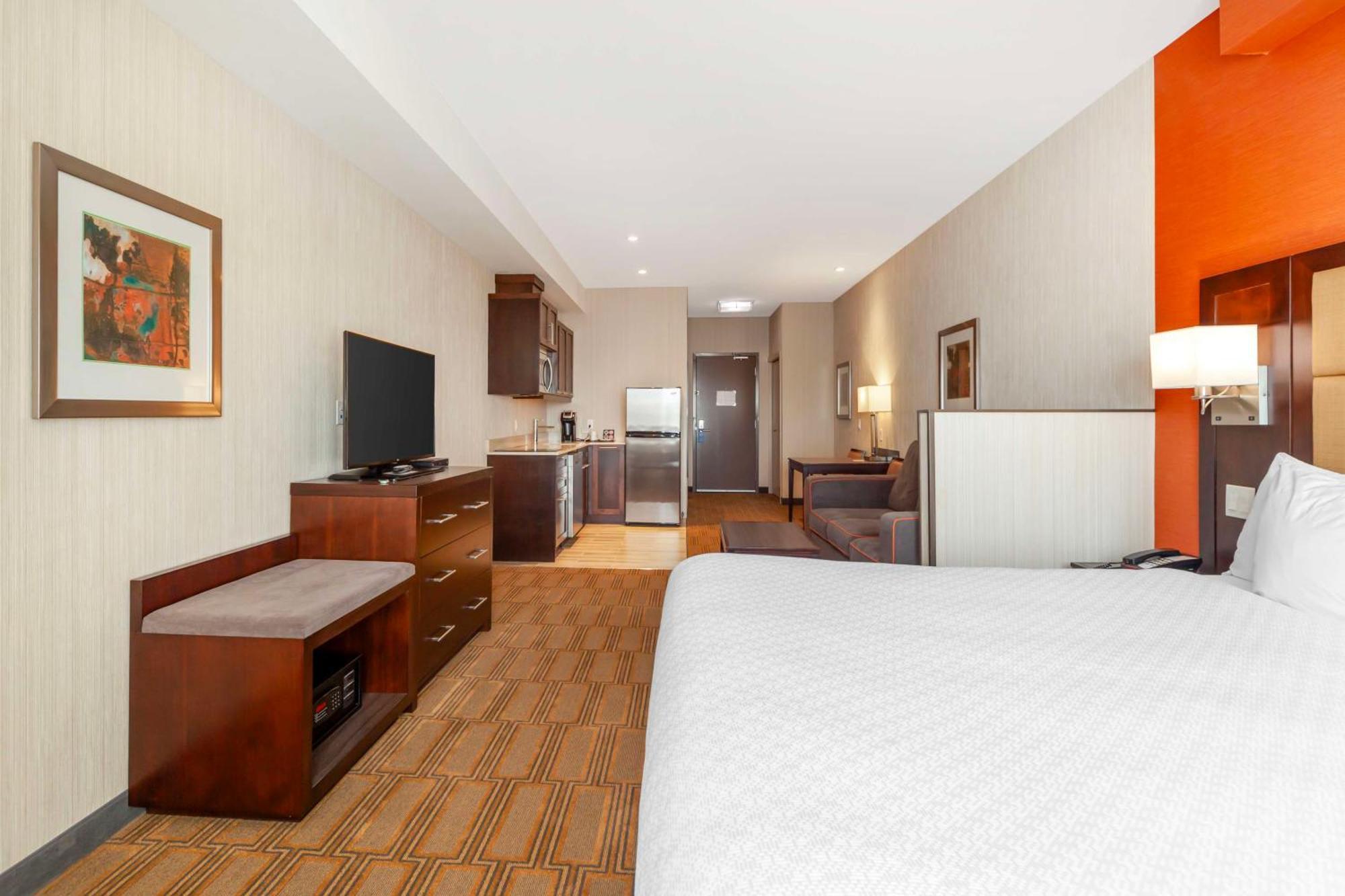 Best Western Plus Chateau Fort St. John Екстер'єр фото