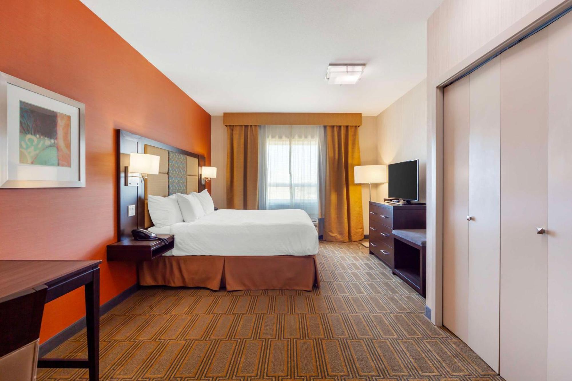 Best Western Plus Chateau Fort St. John Екстер'єр фото
