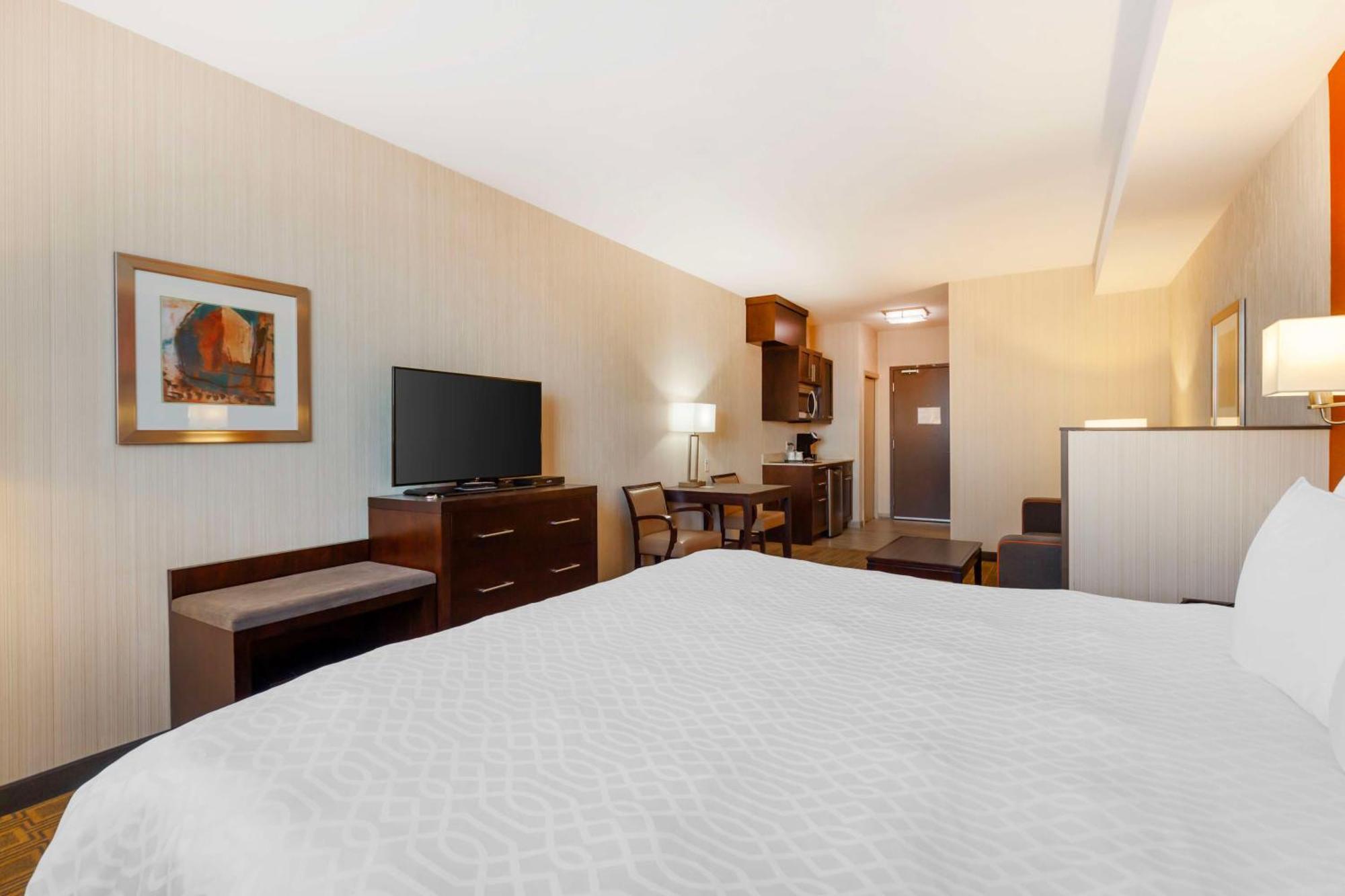 Best Western Plus Chateau Fort St. John Екстер'єр фото