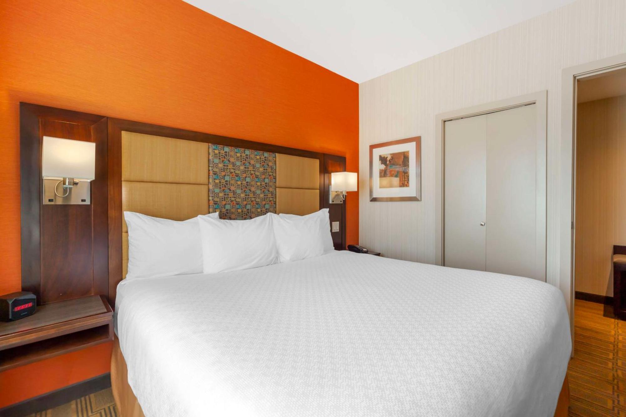 Best Western Plus Chateau Fort St. John Екстер'єр фото