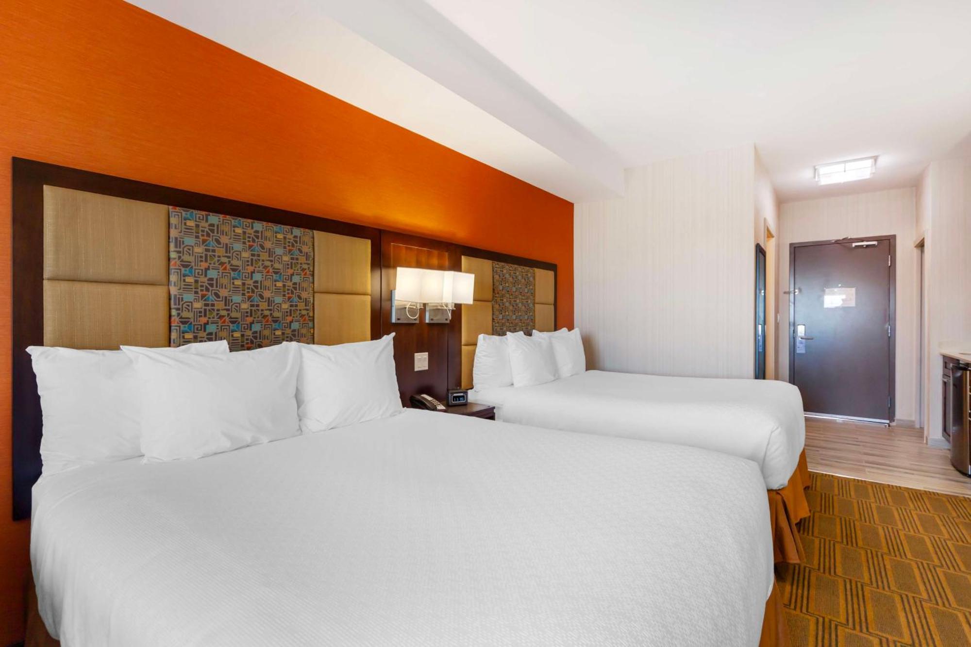 Best Western Plus Chateau Fort St. John Екстер'єр фото