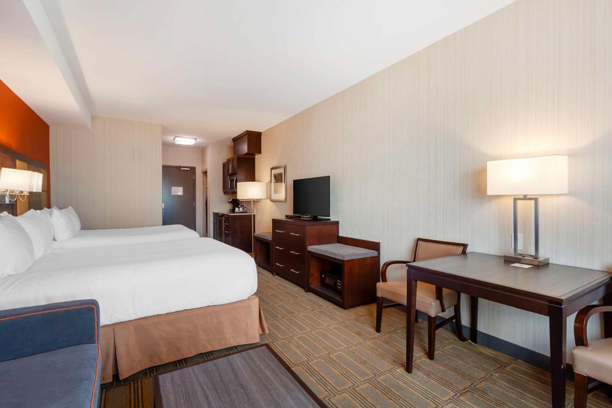 Best Western Plus Chateau Fort St. John Екстер'єр фото