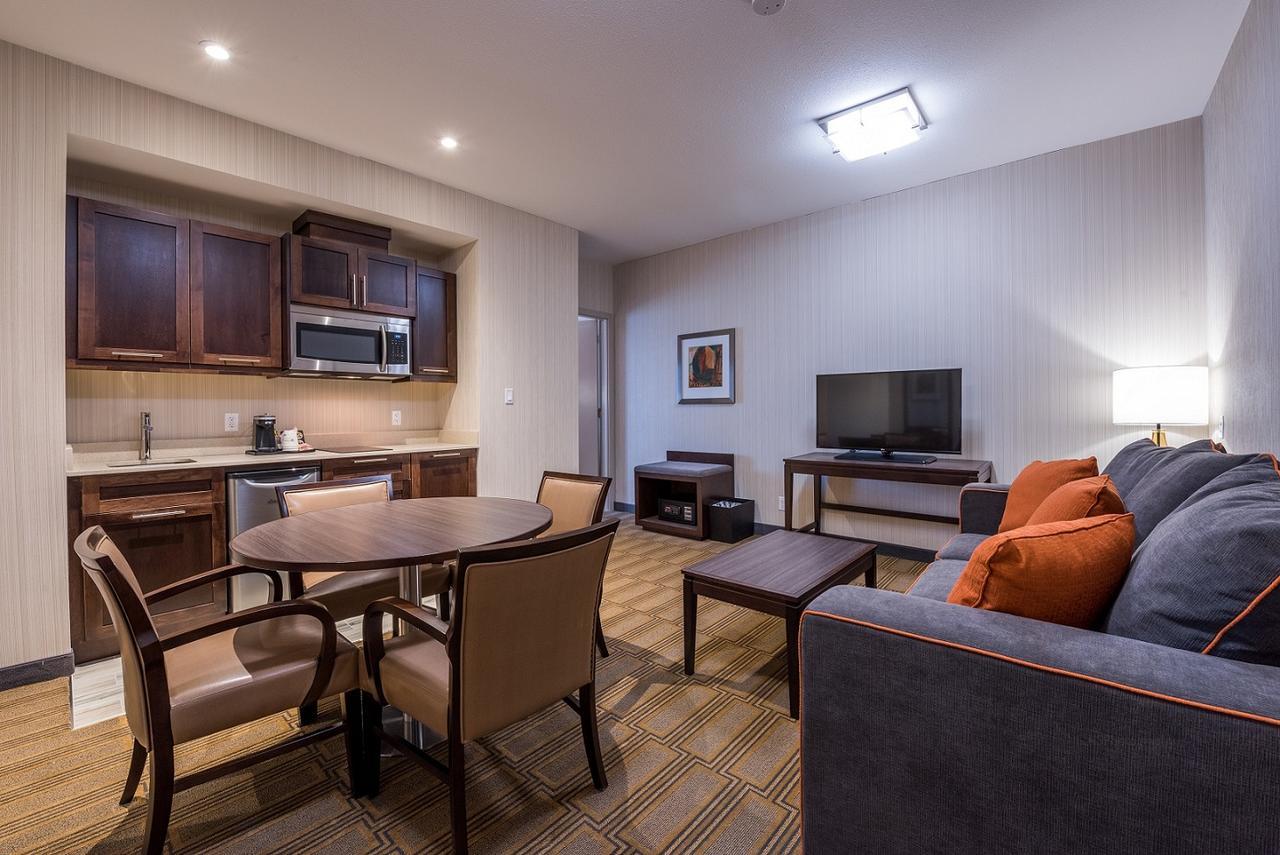 Best Western Plus Chateau Fort St. John Екстер'єр фото